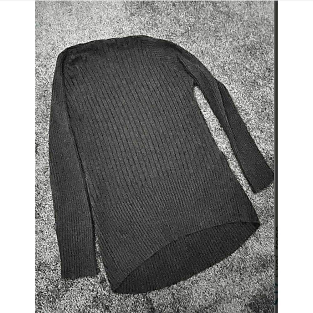 Long black rib-knitted sweater w/integrated belt & its  multicoloured buckle - Picture 8 of 13